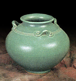 Pot with 3 lugs